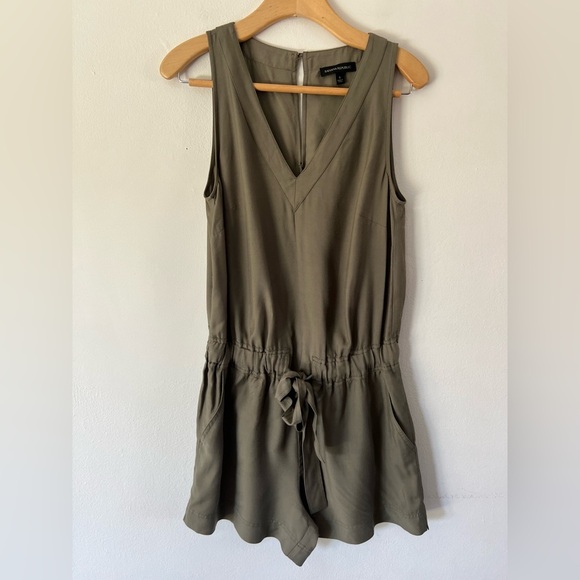 Banana Republic V-Neck Jolie Sleeveless Modal Romper In Tigers Eye Green Size 6 - Picture 2 of 11